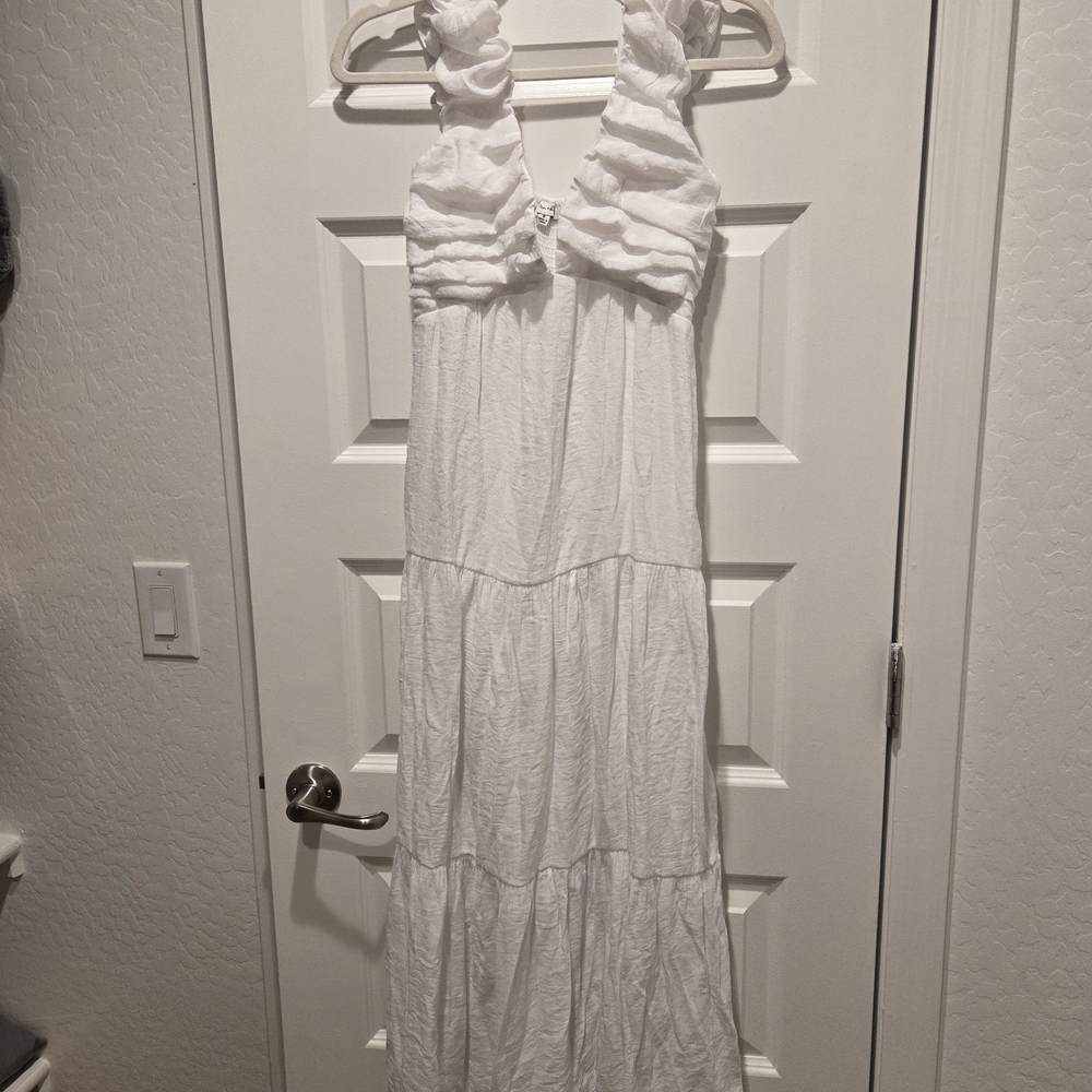Elegant White Maxi Dress